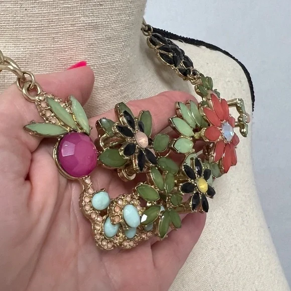 Joan Rivers Statement Necklace 18-Inch Floral Bouquet with Gold-Colored Finish - Picture 4 of 7